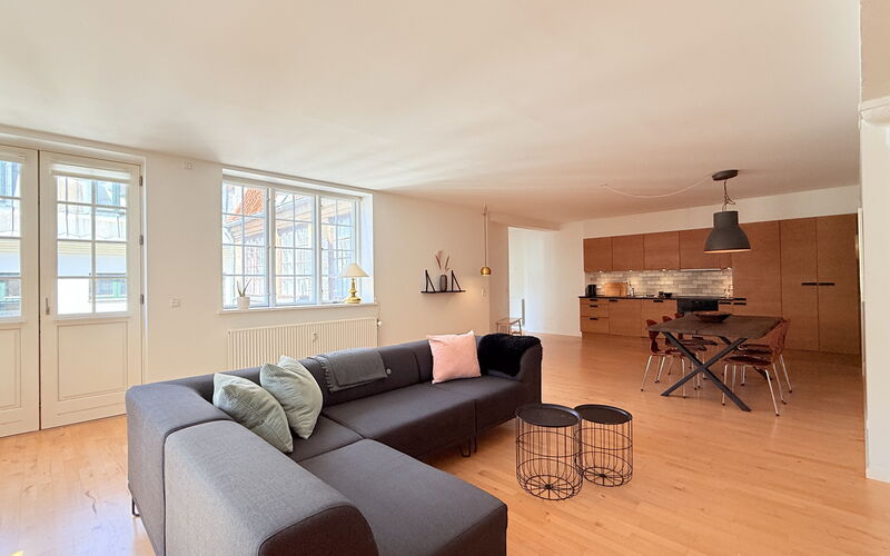 Inner City - 4br - 2 Bath - 6 People: Esszimmer, Küche, Wohnzimmer